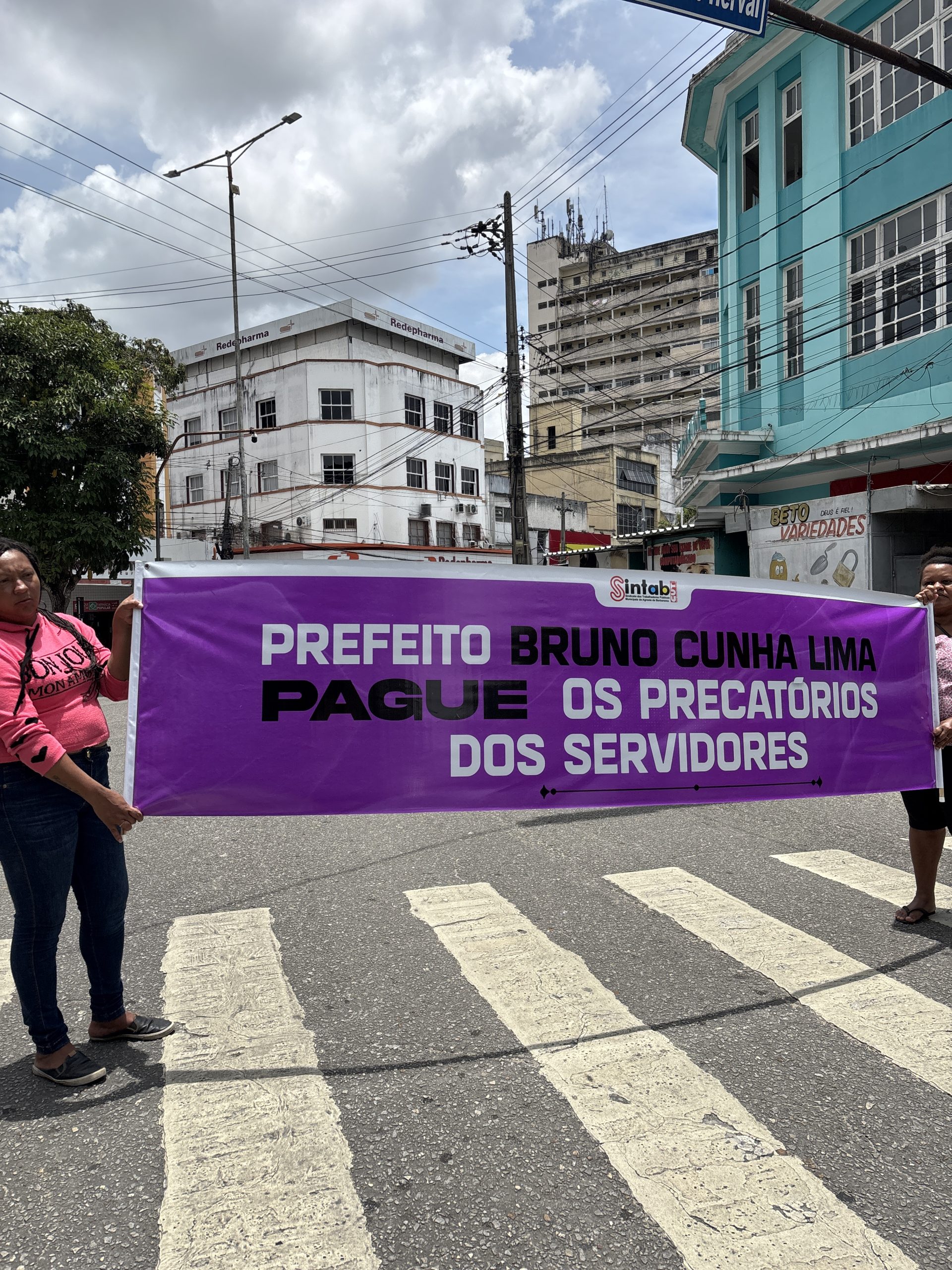 Sintab denuncia descaso da gestão de Bruno Cunha Lima com faixas pelo centro de Campina Grande