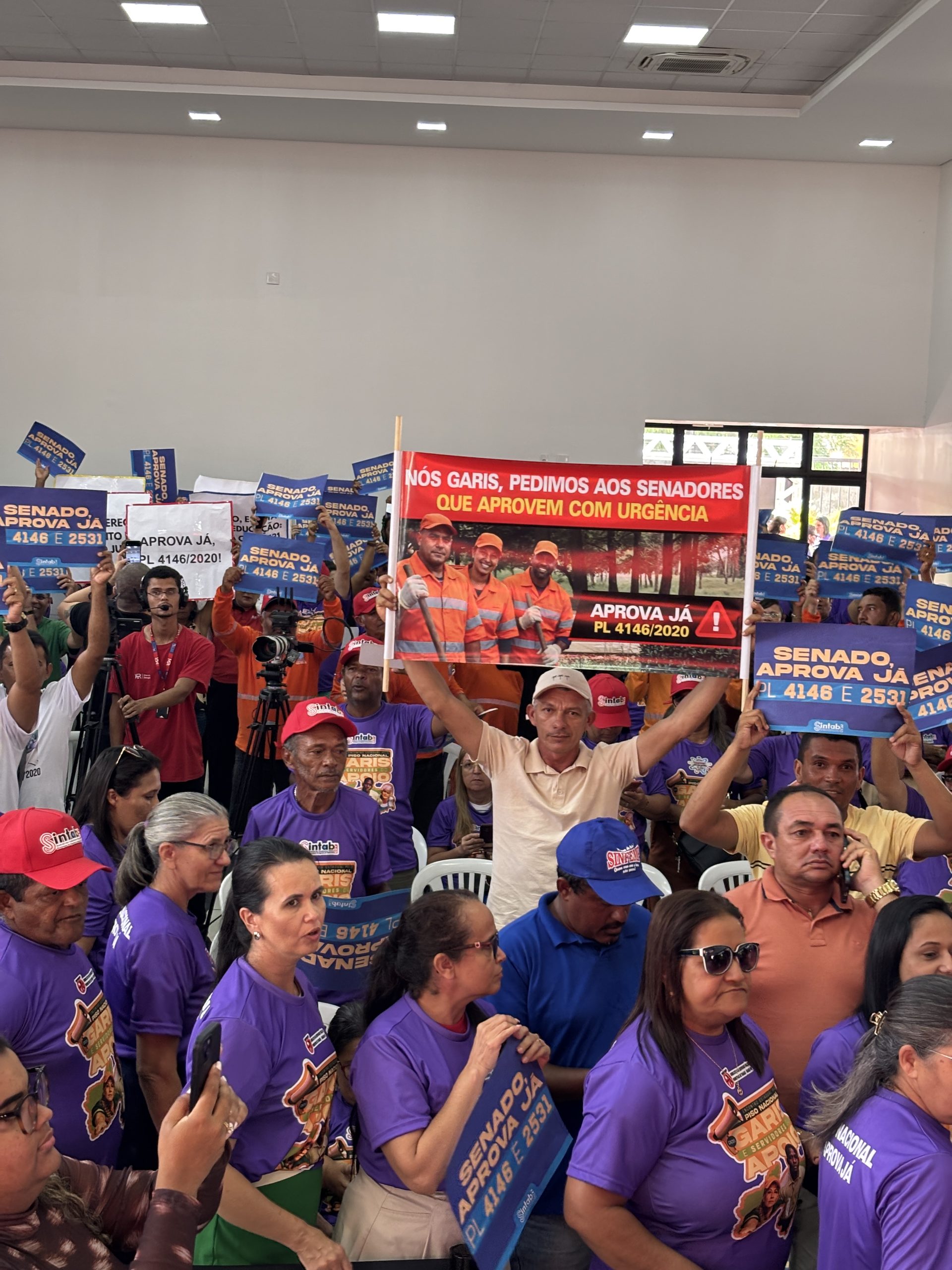 SINTAB mobiliza mais de 2 mil Garis e servidores do Apoio em defesa do Piso Salarial